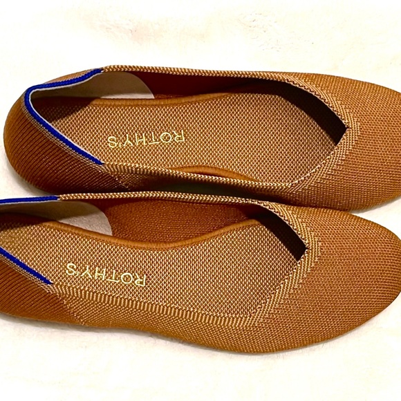 Rothy’s Women’s The Flat Round Toe Fawn with Blue Trim Shoe 8.5 - Picture 1 of 8